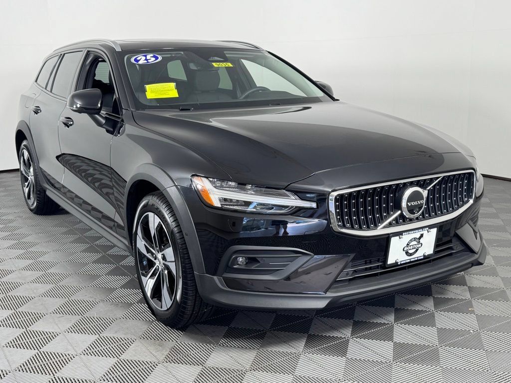 Certified 2025 Volvo V60 B5 Cross Country Plus AWD/4WD image 3