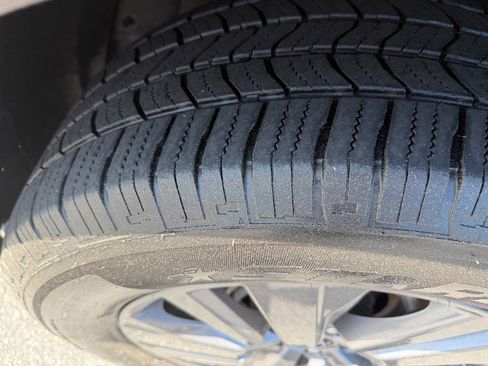 Used 2024 Nissan Pathfinder SV image 12