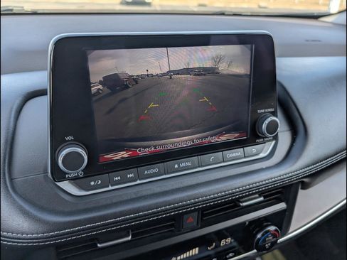 Used 2023 Nissan Rogue SV image 14