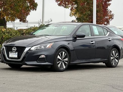 Certified 2022 Nissan Altima 2.5 SV image 8