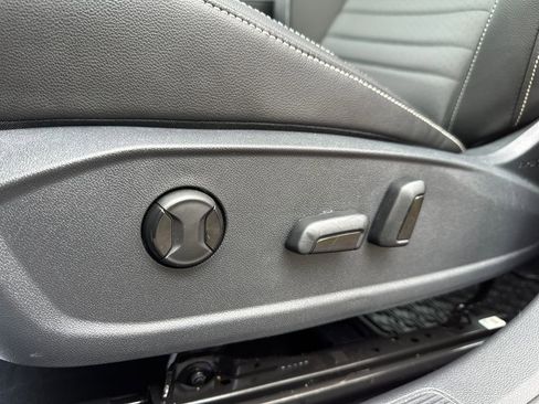 Certified 2023 Volkswagen Jetta SE w/ Panoramic Sunroof Package FWD image 4