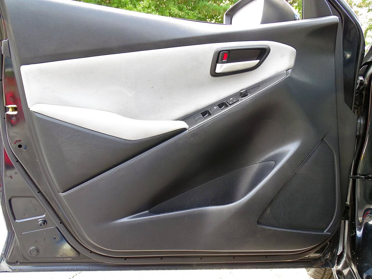 Used 2019 Toyota Yaris LE FWD image 18