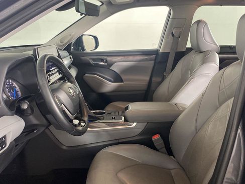 Used 2022 Toyota Highlander Platinum AWD/4WD image 11