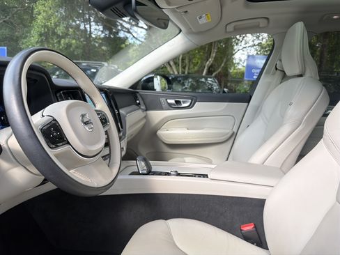 Certified 2024 Volvo XC60 B5 Core AWD/4WD image 3