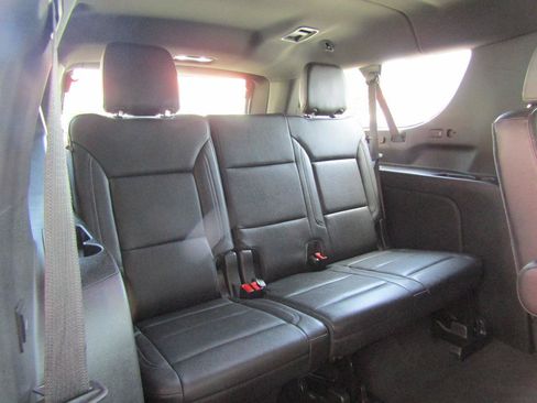 Used 2021 Chevrolet Suburban LT w/ Luxury Package RWD image 14