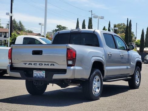 Certified 2018 Toyota Tacoma SR w/ SR Convenience Package AWD/4WD image 6