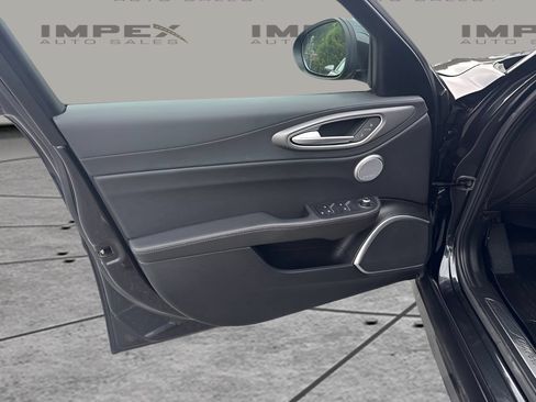 Used 2017 Alfa Romeo Giulia Ti w/ TI 19" Sport Package RWD image 23