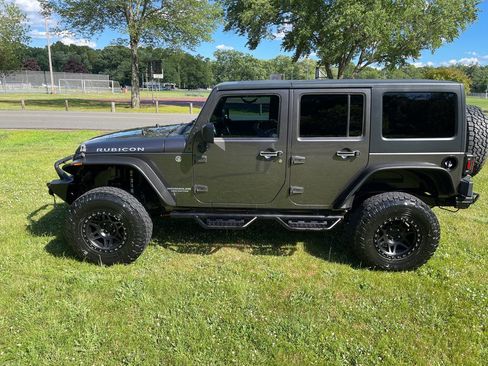 Used 2014 Jeep Wrangler Unlimited Rubicon w/ Connectivity Group AWD/4WD image 35