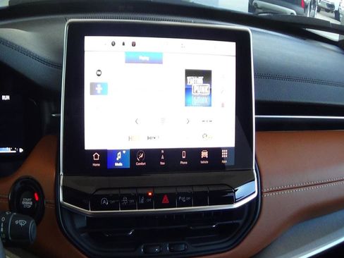 Certified 2025 Jeep Compass Limited w/ Elite Group image 29