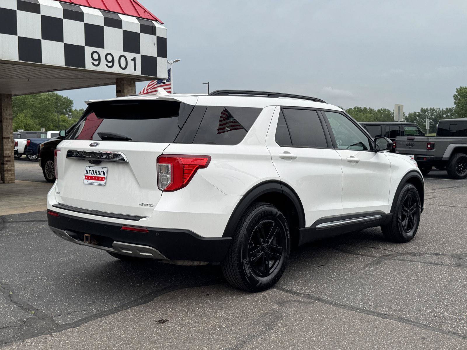 Used 2021 Ford Explorer XLT w/ Equipment Group 202A AWD/4WD image 7