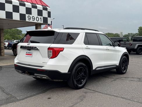 Used 2021 Ford Explorer XLT w/ Equipment Group 202A AWD/4WD image 7