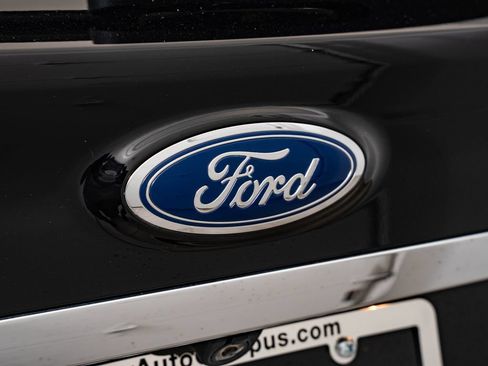 Used 2019 Ford Edge Titanium FWD image 17