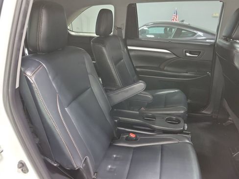 Used 2019 Toyota Highlander XLE image 14
