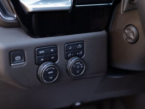 Used 2022 Chevrolet Silverado 1500 LTZ image 10