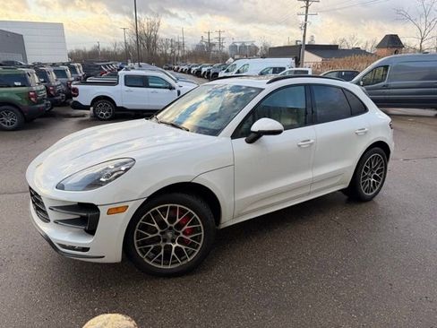 Used 2018 Porsche Macan Turbo image 1