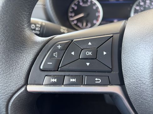 Used 2025 Nissan Sentra SV FWD image 17
