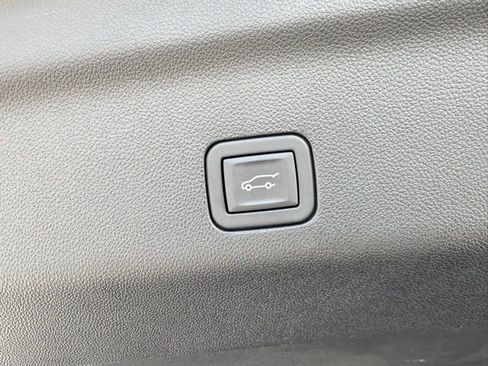 Used 2025 Chevrolet Tahoe LT image 23