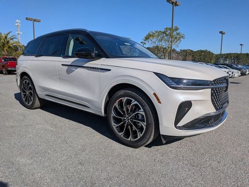 New 2026 Lincoln Nautilus Reserve image 3