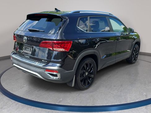 Used 2023 Volkswagen Taos SE w/ Panoramic Sunroof Package AWD/4WD image 5