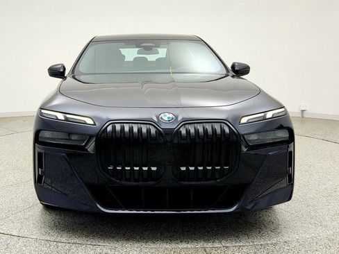 Used 2023 BMW 740i w/ Parking Assistance Package RWD image 3