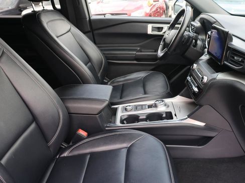 Used 2020 Ford Explorer XLT w/ Equipment Group 202A image 14