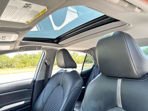 Used 2019 Toyota Camry SE FWD image 21