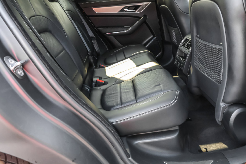 Used 2024 Jaguar F-PACE R-Dynamic S AWD/4WD image 33
