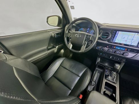 Used 2021 Toyota Tacoma TRD Off-Road image 11