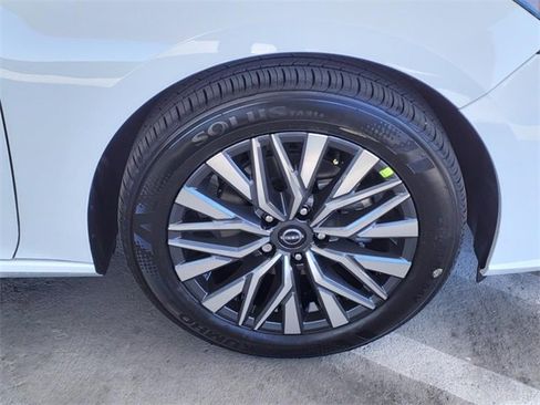 New 2025 Nissan Altima 2.5 SV image 5