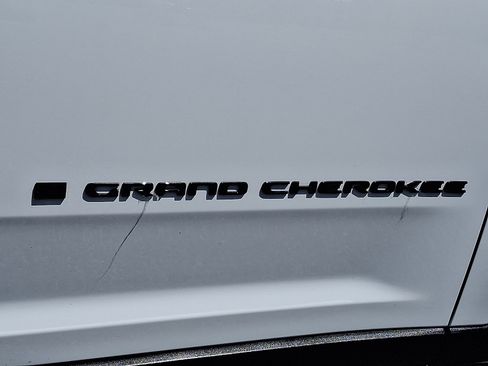 Certified 2023 Jeep Grand Cherokee Altitude image 30