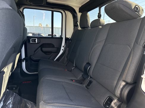 New 2026 Jeep Gladiator Sport image 18