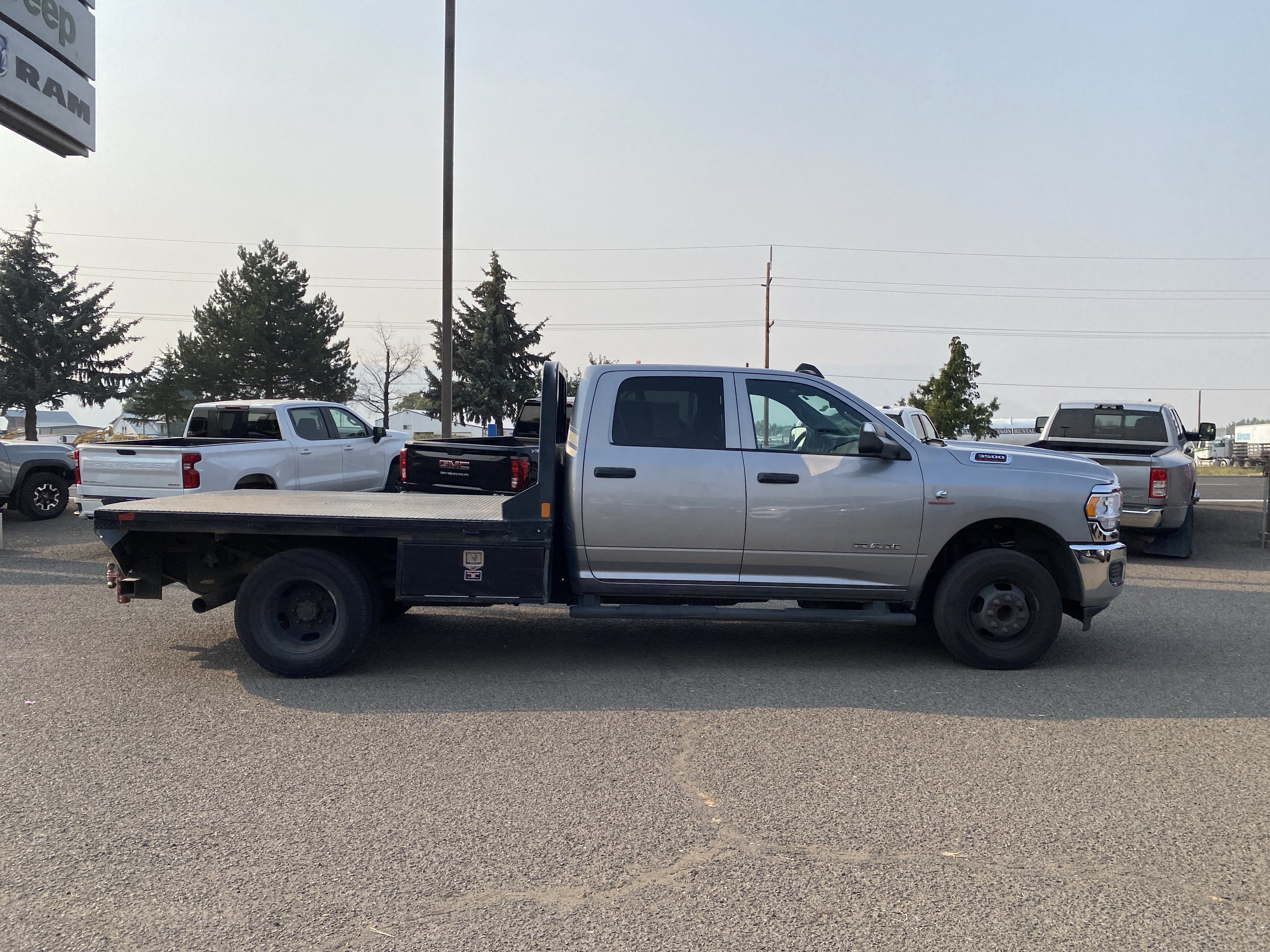 Used 2022 RAM 3500 Tradesman w/ Chrome Appearance Group AWD/4WD image 2