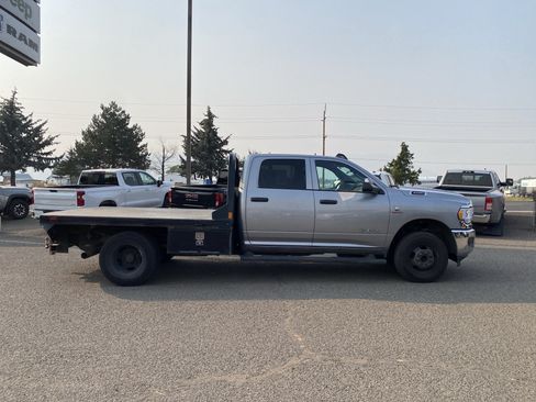 Used 2022 RAM 3500 Tradesman w/ Chrome Appearance Group AWD/4WD image 2