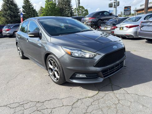 Used 2018 Ford Focus ST FWD image 9