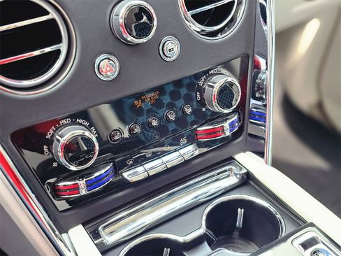 Used 2025 Rolls-Royce Cullinan image 35