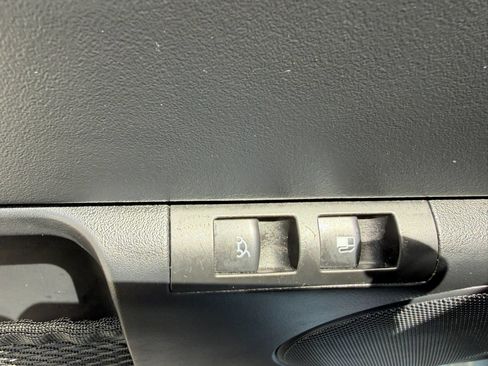 Used 2009 Volkswagen Beetle Coupe FWD image 17