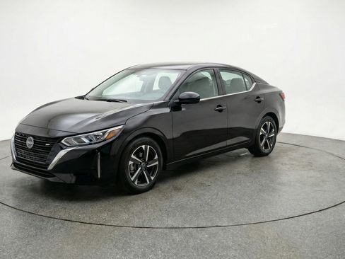 Used 2025 Nissan Sentra SV image 3