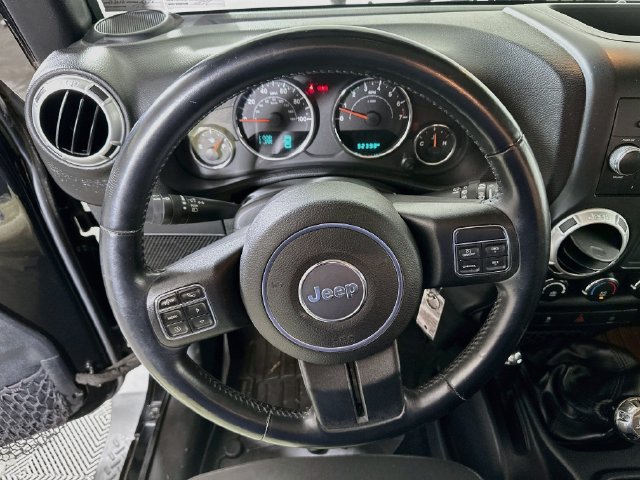 Used 2015 Jeep Wrangler Sahara w/ Connectivity Group AWD/4WD image 13