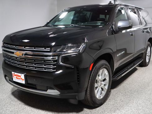 Used 2021 Chevrolet Suburban Premier w/ Premium Package image 38