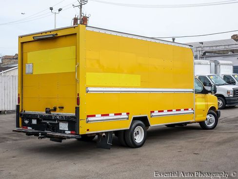 Used 2018 GMC Savana 3500 Extended w/ Driver Convenience Package image 8