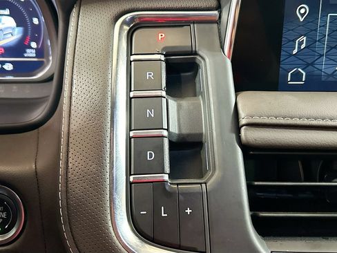 Used 2024 GMC Yukon SLT w/ SLT Luxury Package RWD image 14