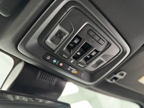 Used 2025 GMC Sierra 2500 AT4 image 33