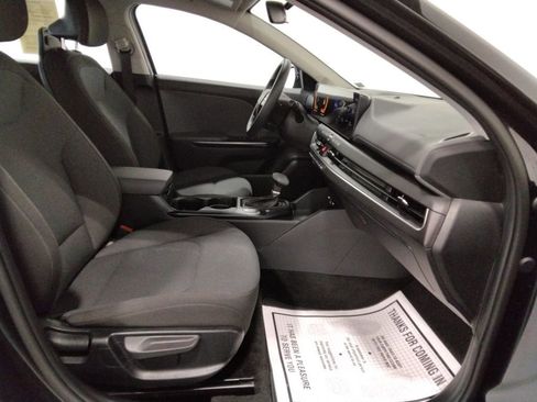 Used 2025 Kia K4 LXS image 36