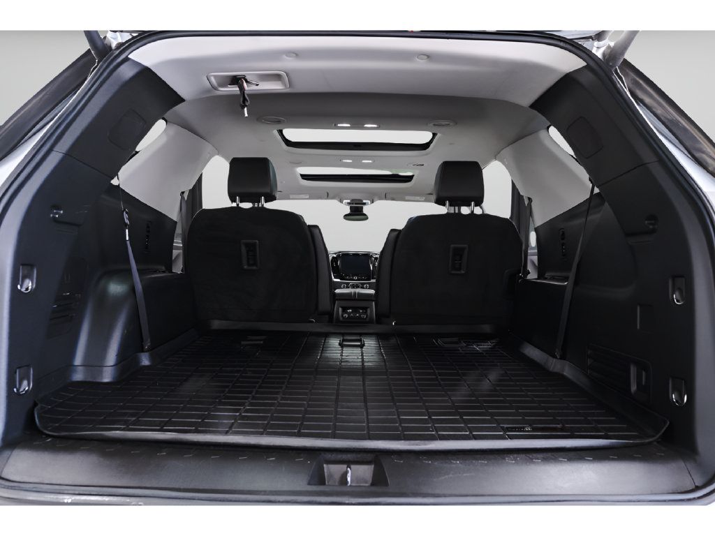 Used 2020 Chevrolet Traverse RS w/ LPO, 'HIT The Road' Package AWD/4WD image 44