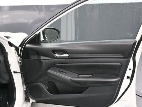 Used 2021 Nissan Altima 2.5 S FWD image 11