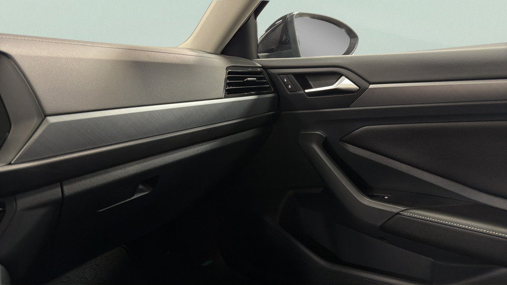 Certified 2023 Volkswagen Jetta SE w/ Panoramic Sunroof Package FWD image 32