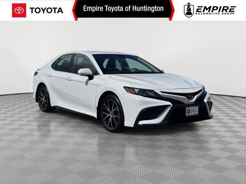 Used 2024 Toyota Camry SE w/ Cold Weather Package image 1