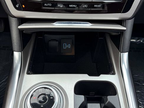 Certified 2022 Ford Explorer XLT w/ Equipment Group 202A image 31