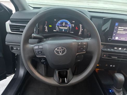 Used 2025 Toyota Camry LE image 25