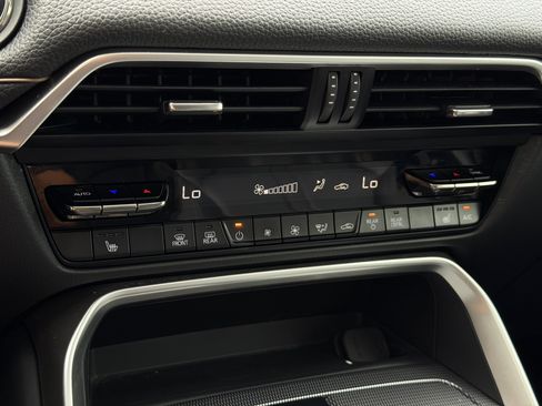 Used 2025 MAZDA CX-90 Plug-In Hybrid w/ Preferred AWD/4WD image 41
